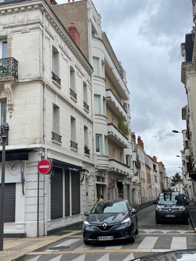 Grand F1 Au Centre-Ville De Vichy Exterior foto